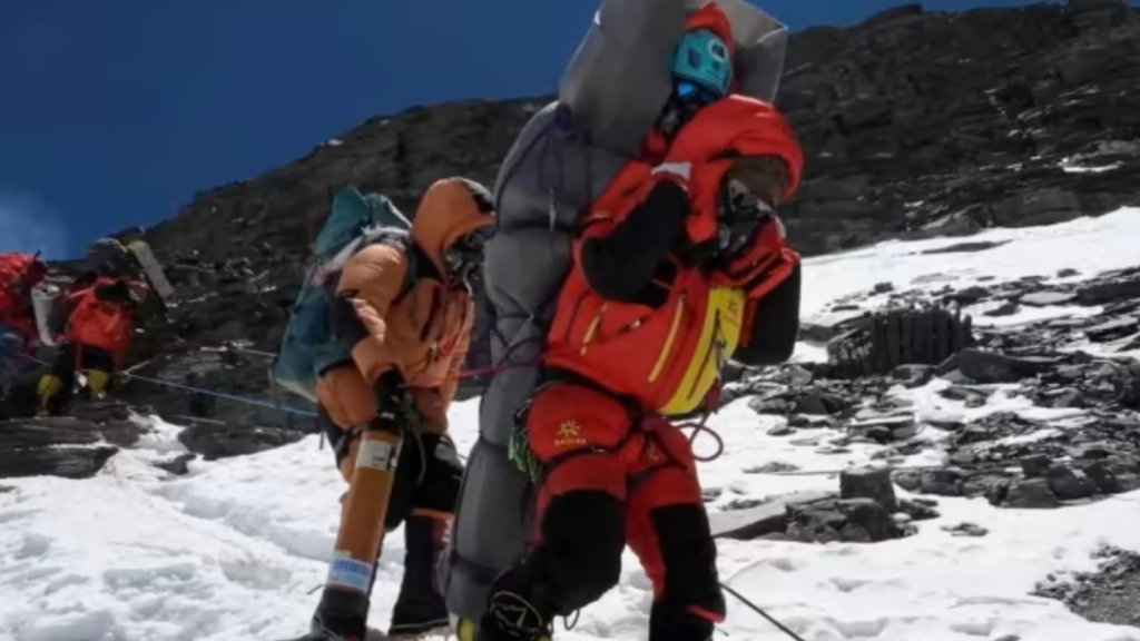 Climber Close To Dying On Mount Everest Thanks His Sponsors But NOT The ...